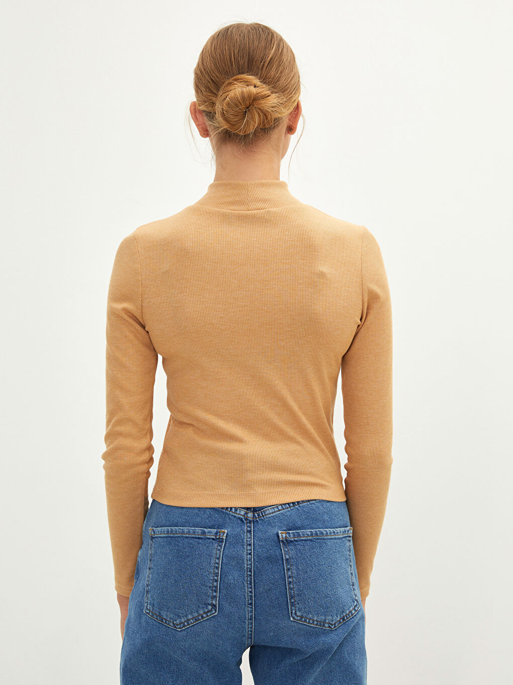 Bej Dik Yaka Düz Uzun Kollu Kadın Tişört-4