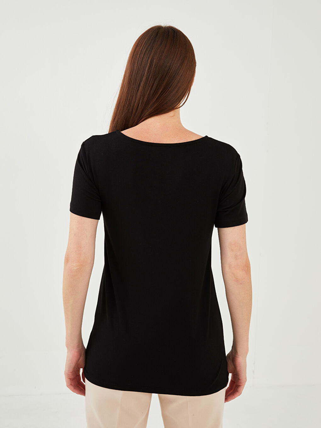 Siyah V Yaka Düz Kısa Kollu Krep Kadın Tişört-3