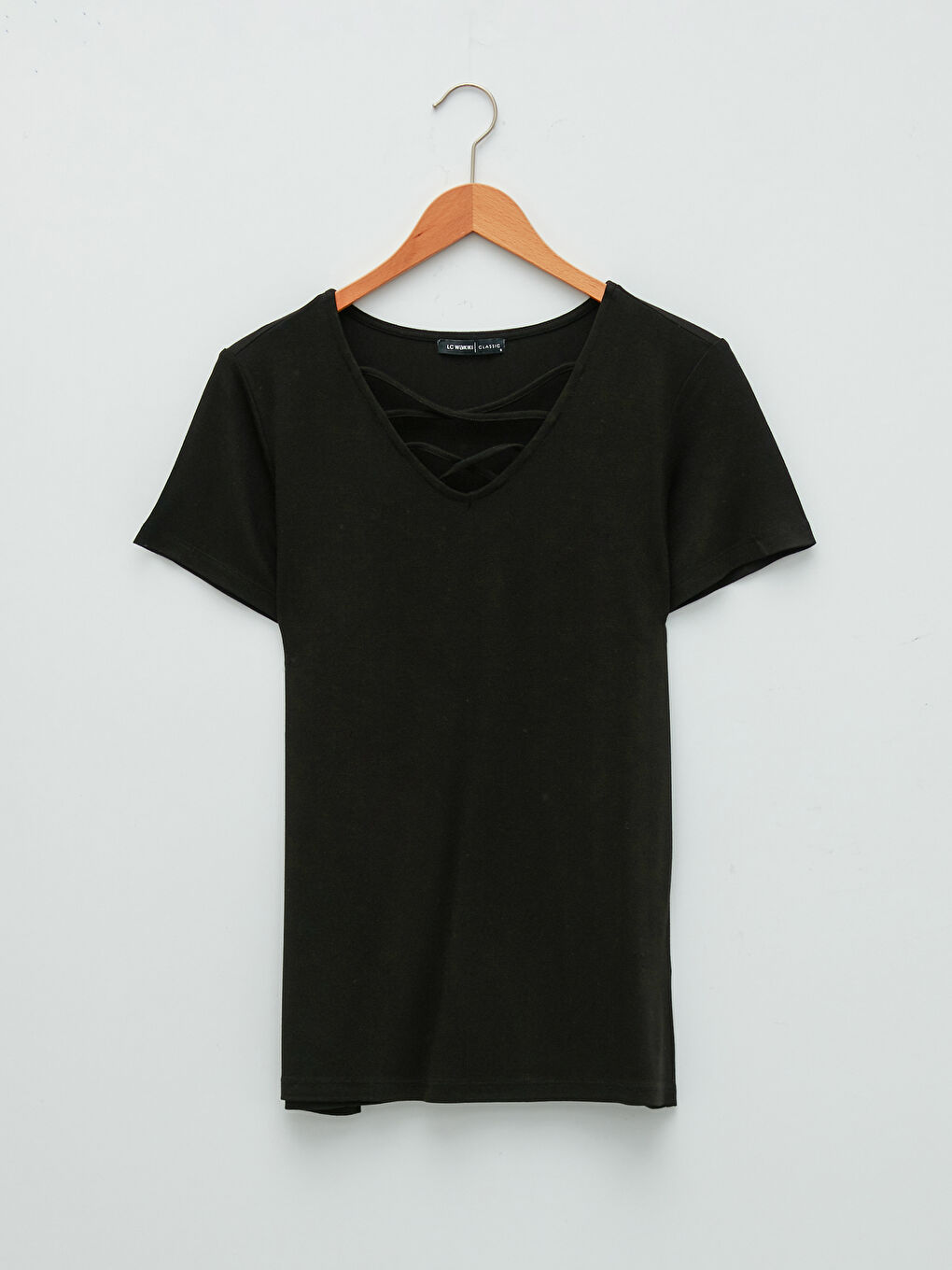 Siyah V Yaka Düz Kısa Kollu Krep Kadın Tişört-4