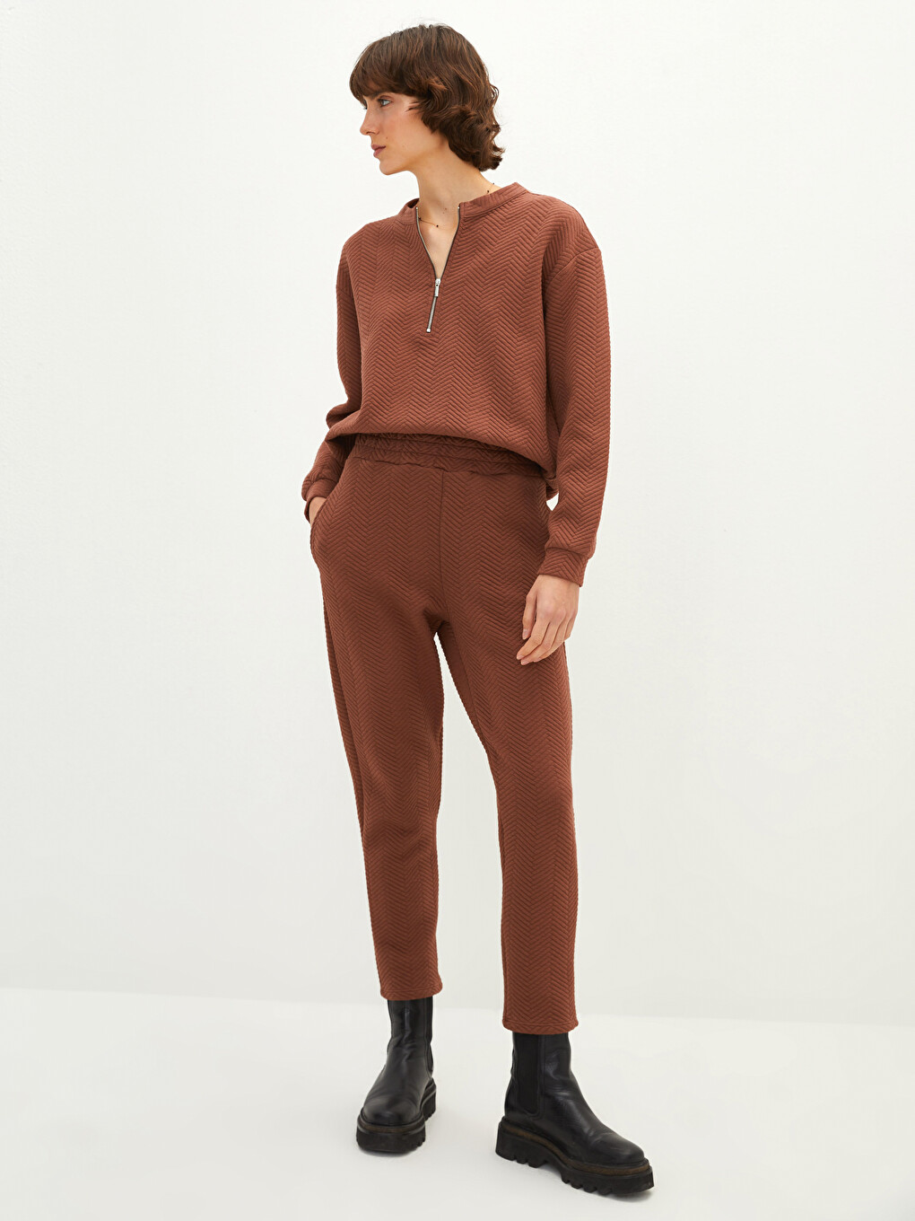 Women's Elastic Waist Quilted Patterned Sweatpants