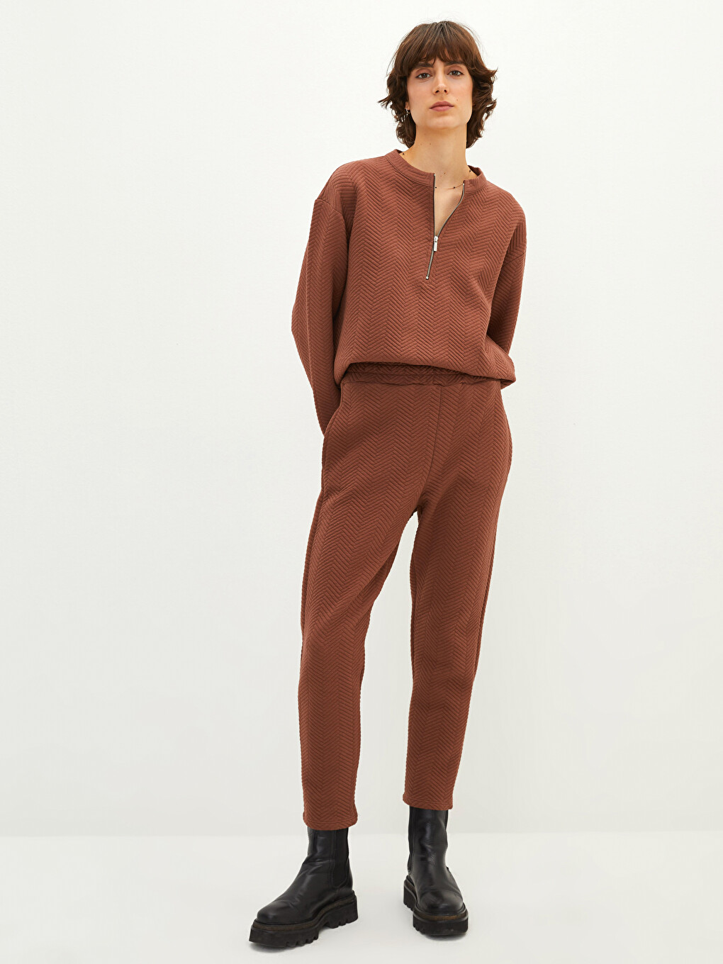 Women's Elastic Waist Quilted Patterned Sweatpants-1