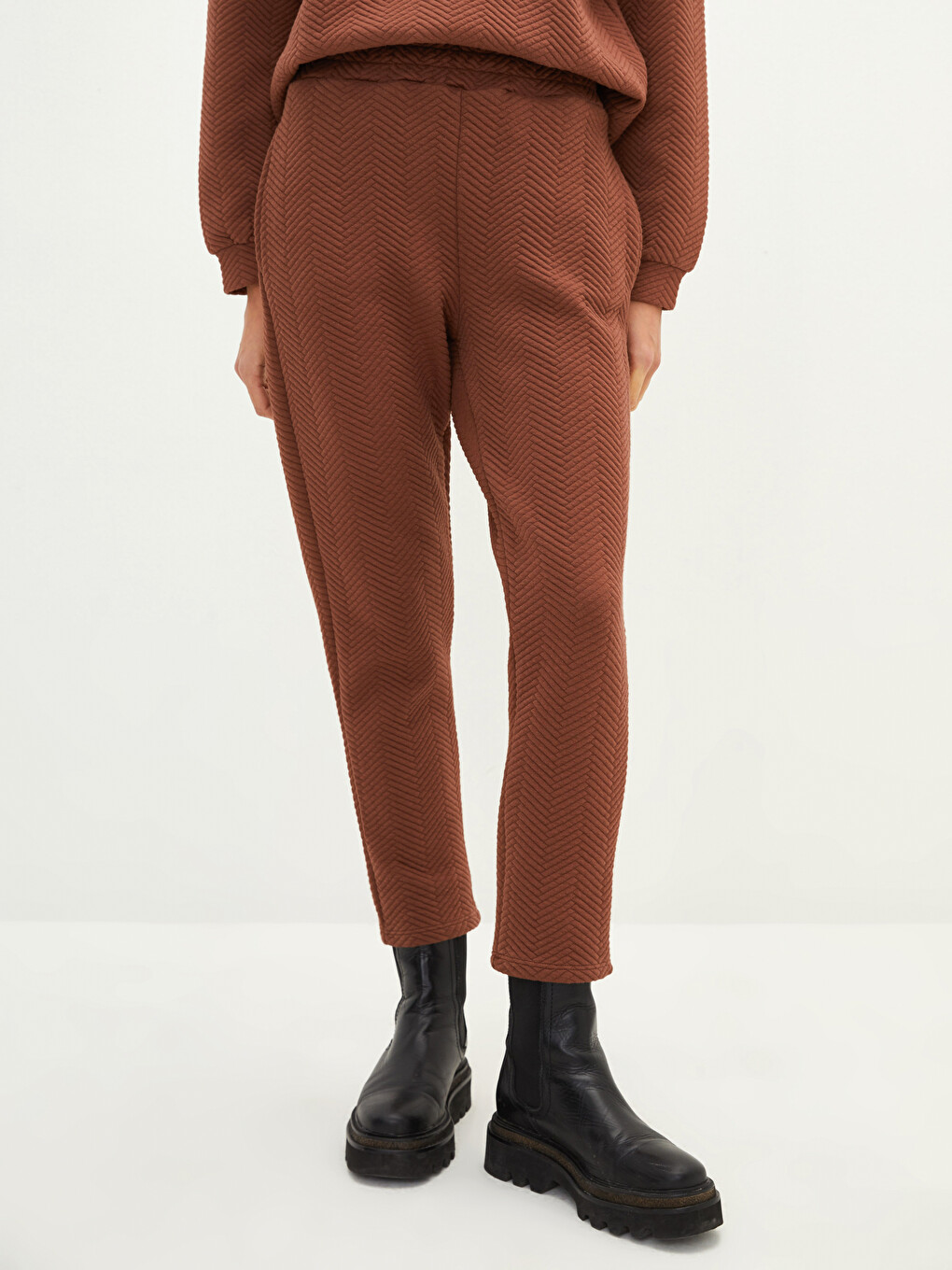 Women's Elastic Waist Quilted Patterned Sweatpants-2