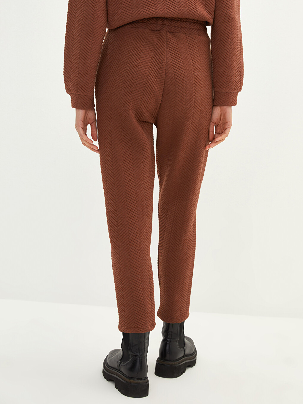 Women's Elastic Waist Quilted Patterned Sweatpants-4