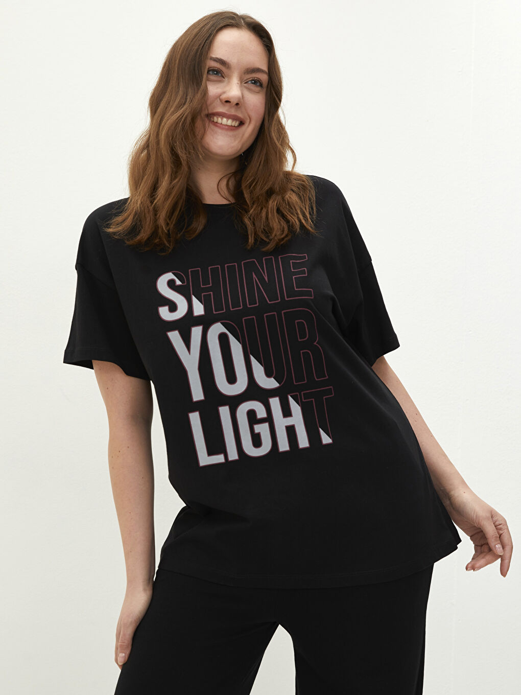 Siyah Büyük Beden Bisiklet Yaka Yazı Baskılı Kısa Kollu Pamuklu Kadın Tişört