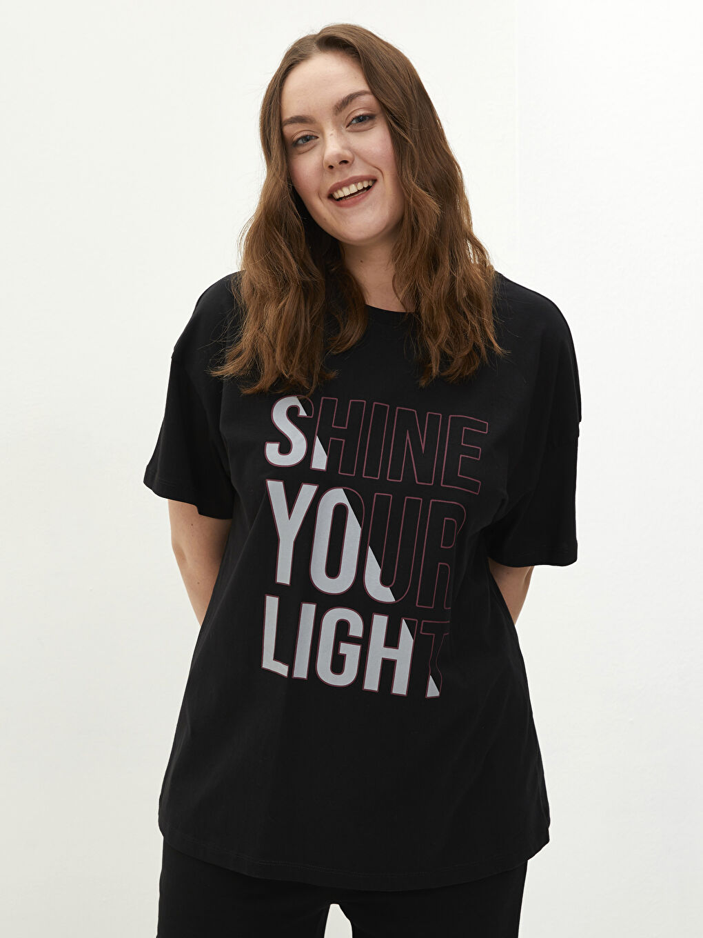 Siyah Büyük Beden Bisiklet Yaka Yazı Baskılı Kısa Kollu Pamuklu Kadın Tişört-1