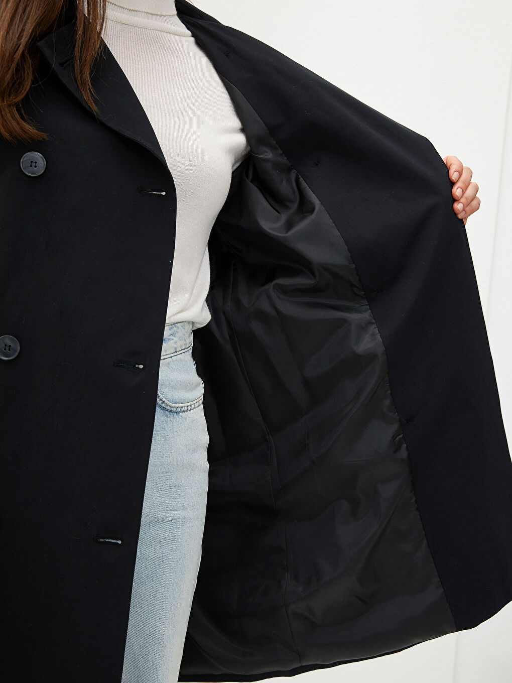 Siyah Ceket Yaka Düz Beli Kemerli Cep Detaylı Uzun Kollu Kadın Trençkot-3