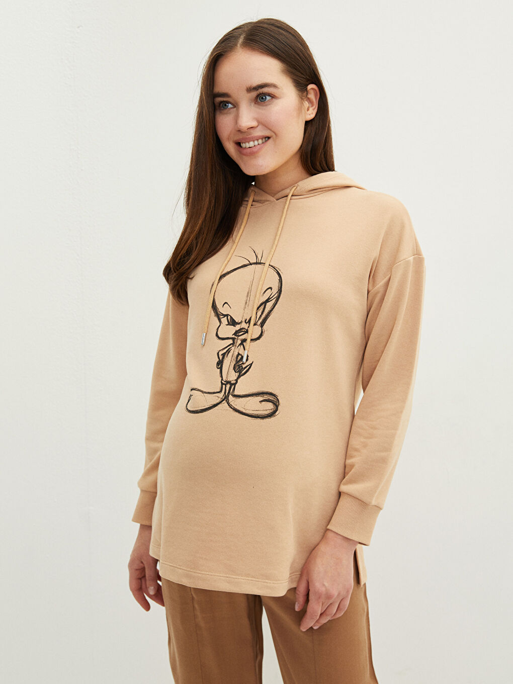 Bej Tweety Baskılı Uzun Kollu Hamile Hoodie-1