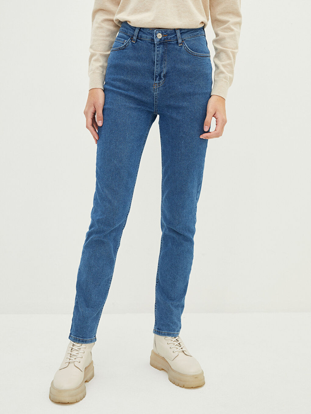 High Waist Slim Fit Rodeo Jean Trousers For Women With Pocket Detail-2