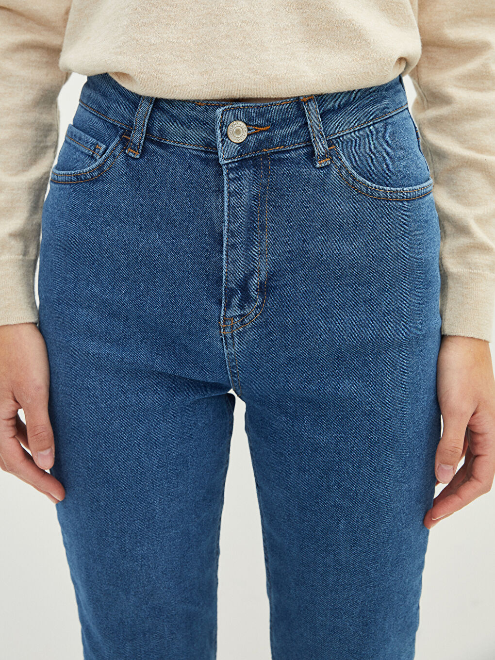 High Waist Slim Fit Rodeo Jean Trousers For Women With Pocket Detail-4