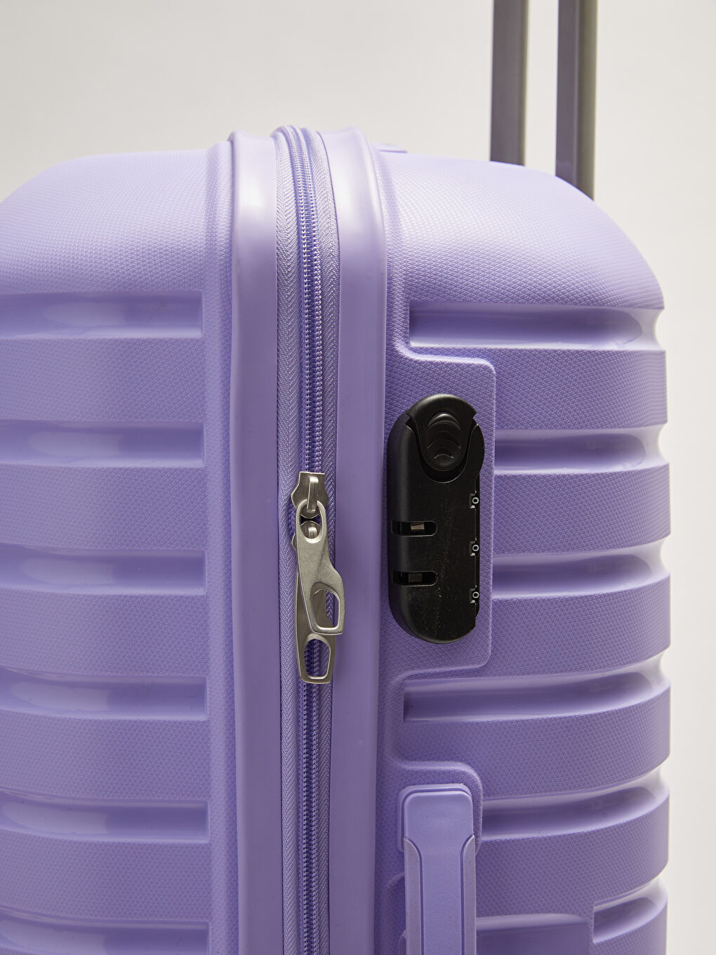 Orta Boy Çekme Mekanizmalı Valiz-4