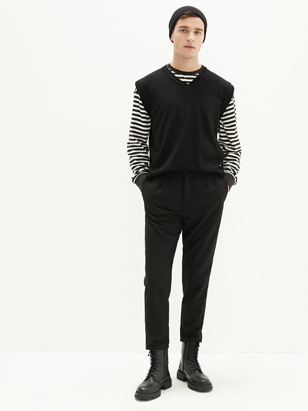 Siyah V Yaka Kolsuz Düz Erkek Süveter-2