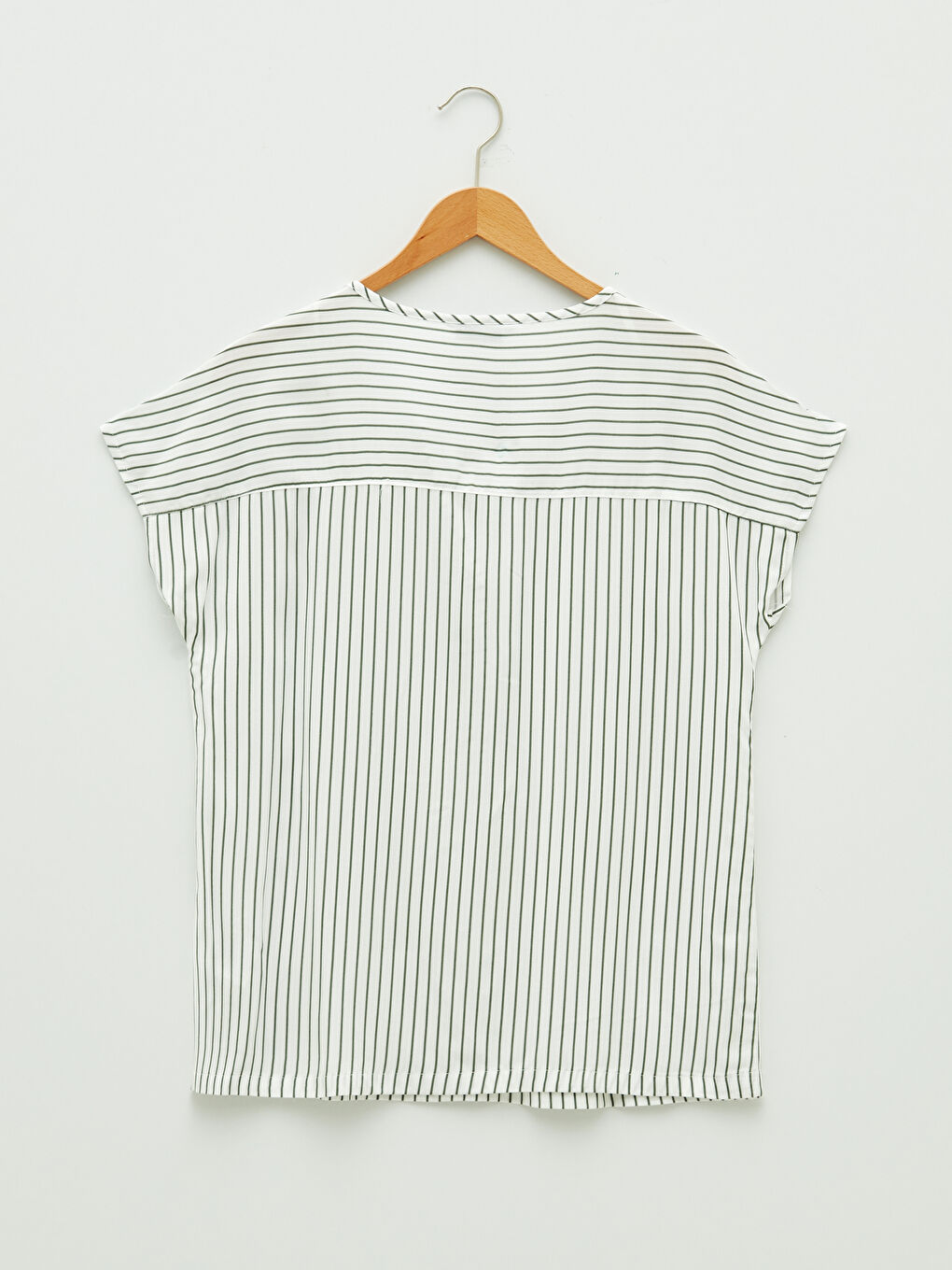 Haki Kaçık Yaka Çizgili Kısa Kollu Viskon Kadın Bluz-6