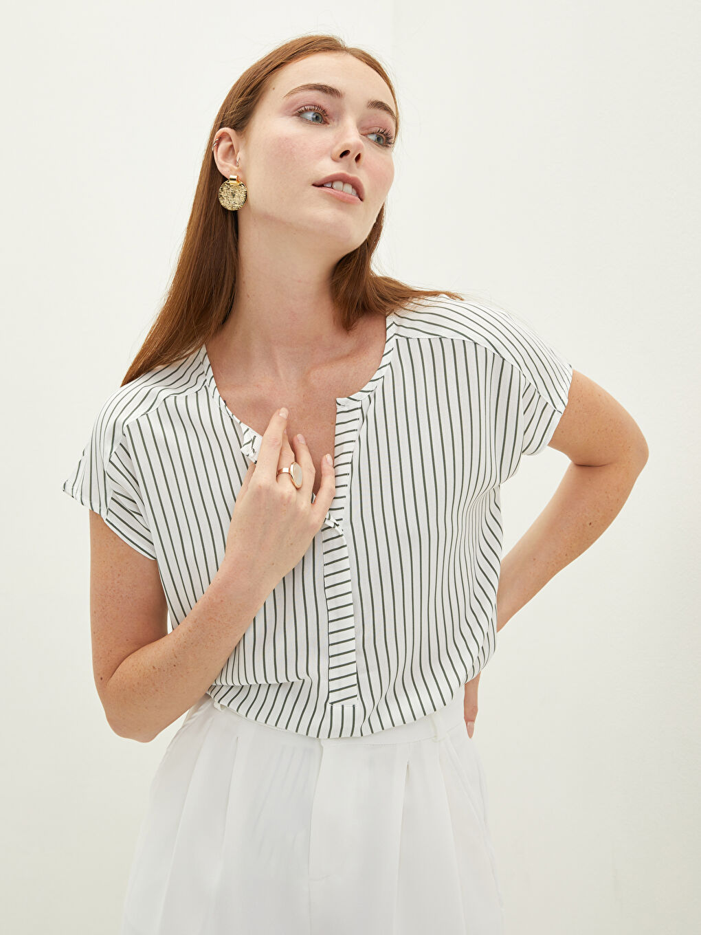 Haki Kaçık Yaka Çizgili Kısa Kollu Viskon Kadın Bluz-1