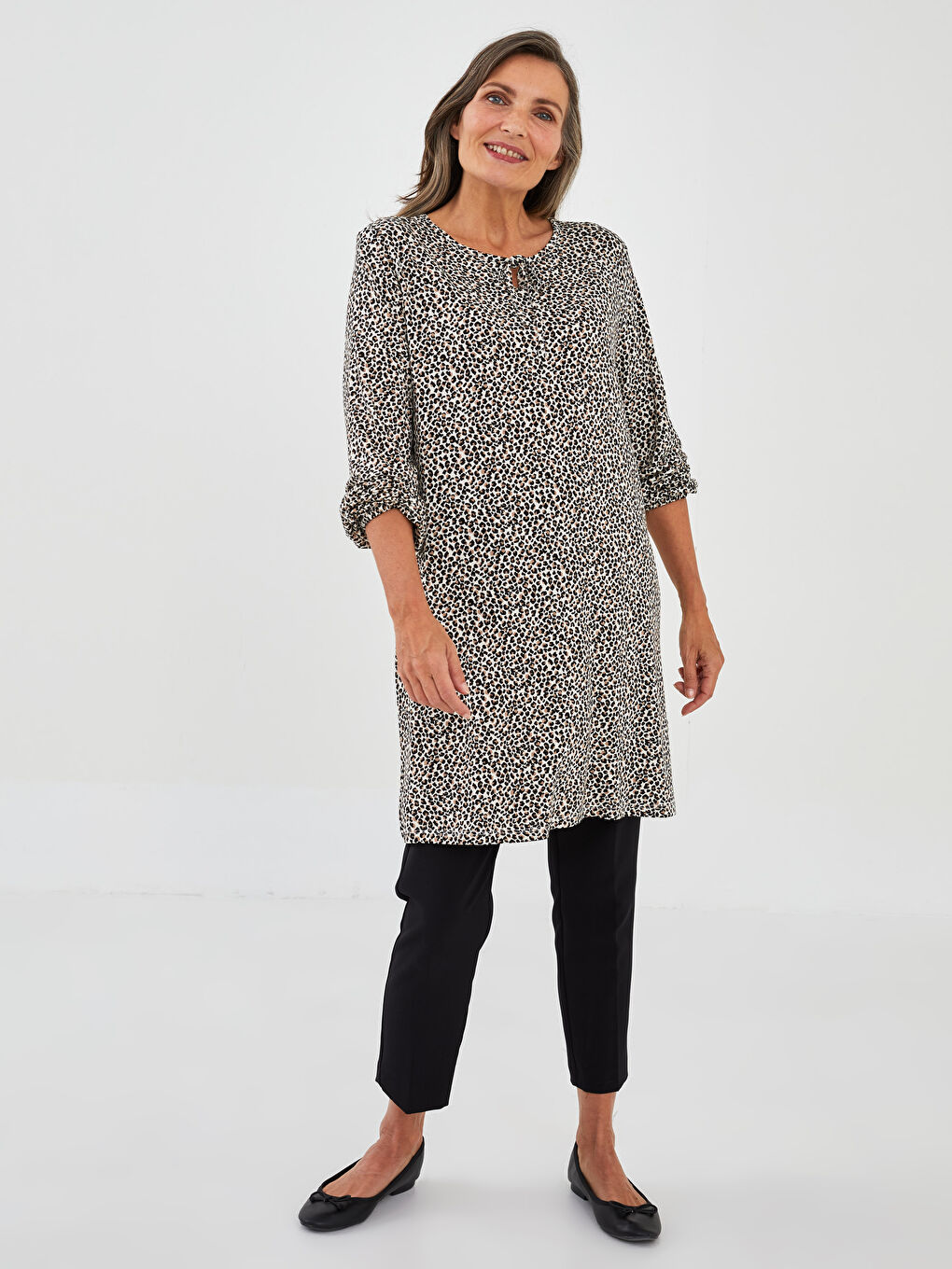 Bej Bağlamalı Yaka Desenli Uzun Kollu Viskon Kadın Tunik-2