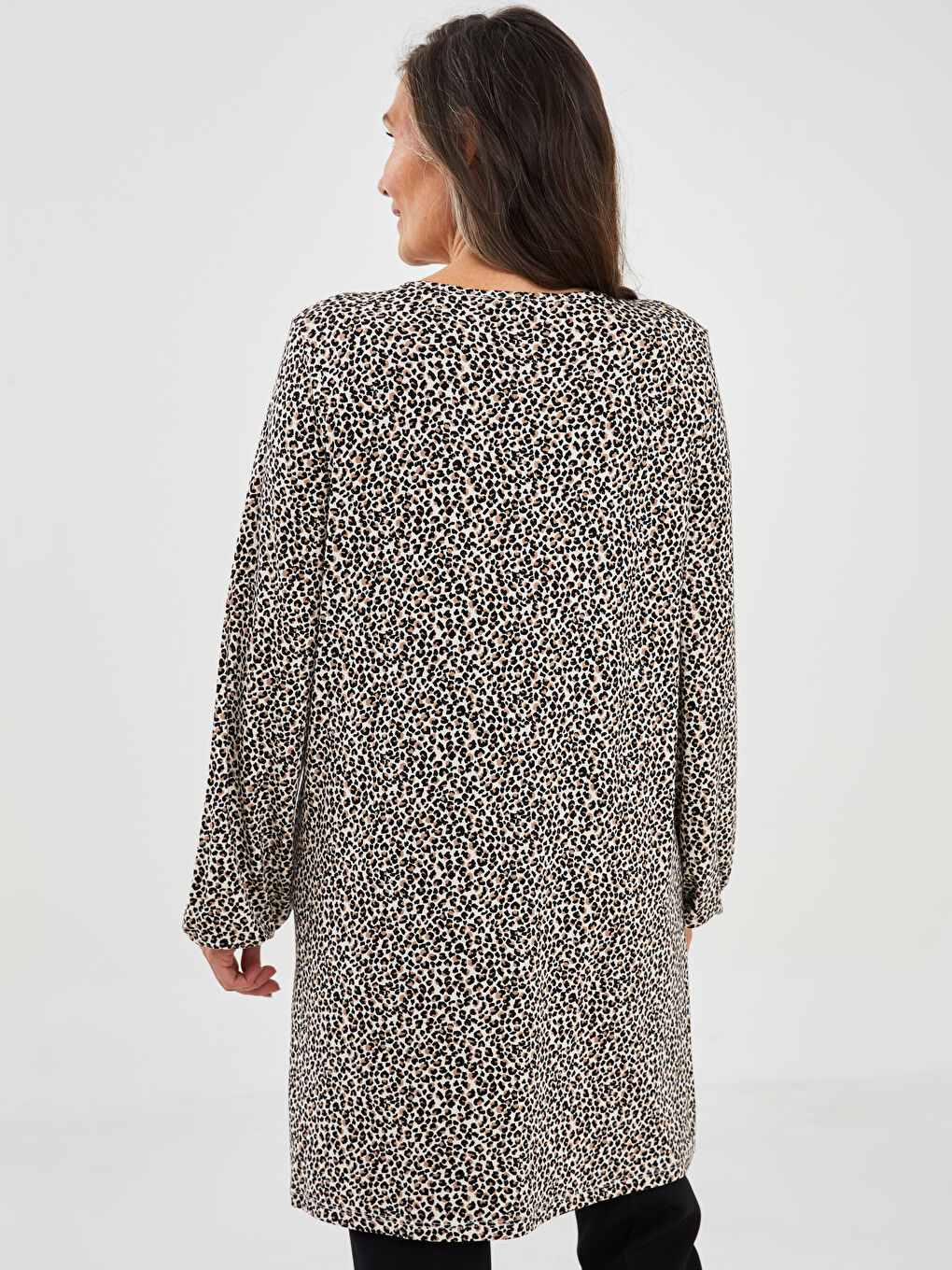 Bej Bağlamalı Yaka Desenli Uzun Kollu Viskon Kadın Tunik-4