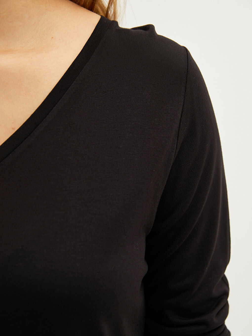 Plus Size V-Neck Straight Long Sleeve Viscose Female T-Shirt-2