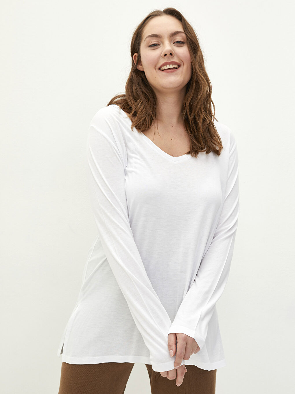 Beyaz Büyük Beden V Yaka Düz Uzun Kollu Viskon Kadın Tişört-1