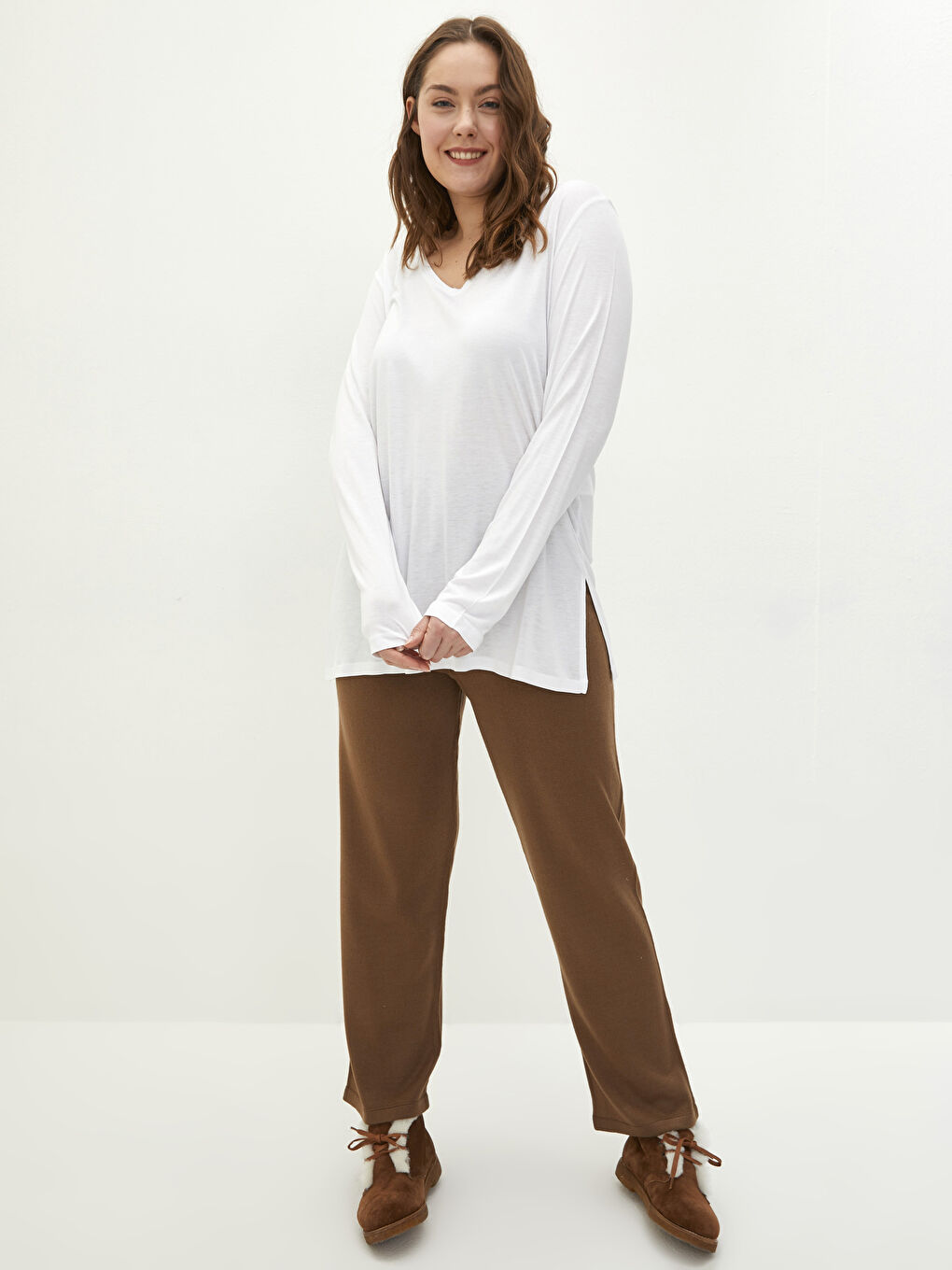 Beyaz Büyük Beden V Yaka Düz Uzun Kollu Viskon Kadın Tişört-2