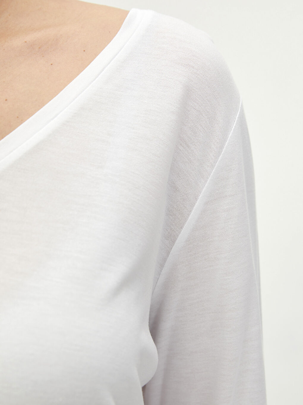 Beyaz Büyük Beden V Yaka Düz Uzun Kollu Viskon Kadın Tişört-3
