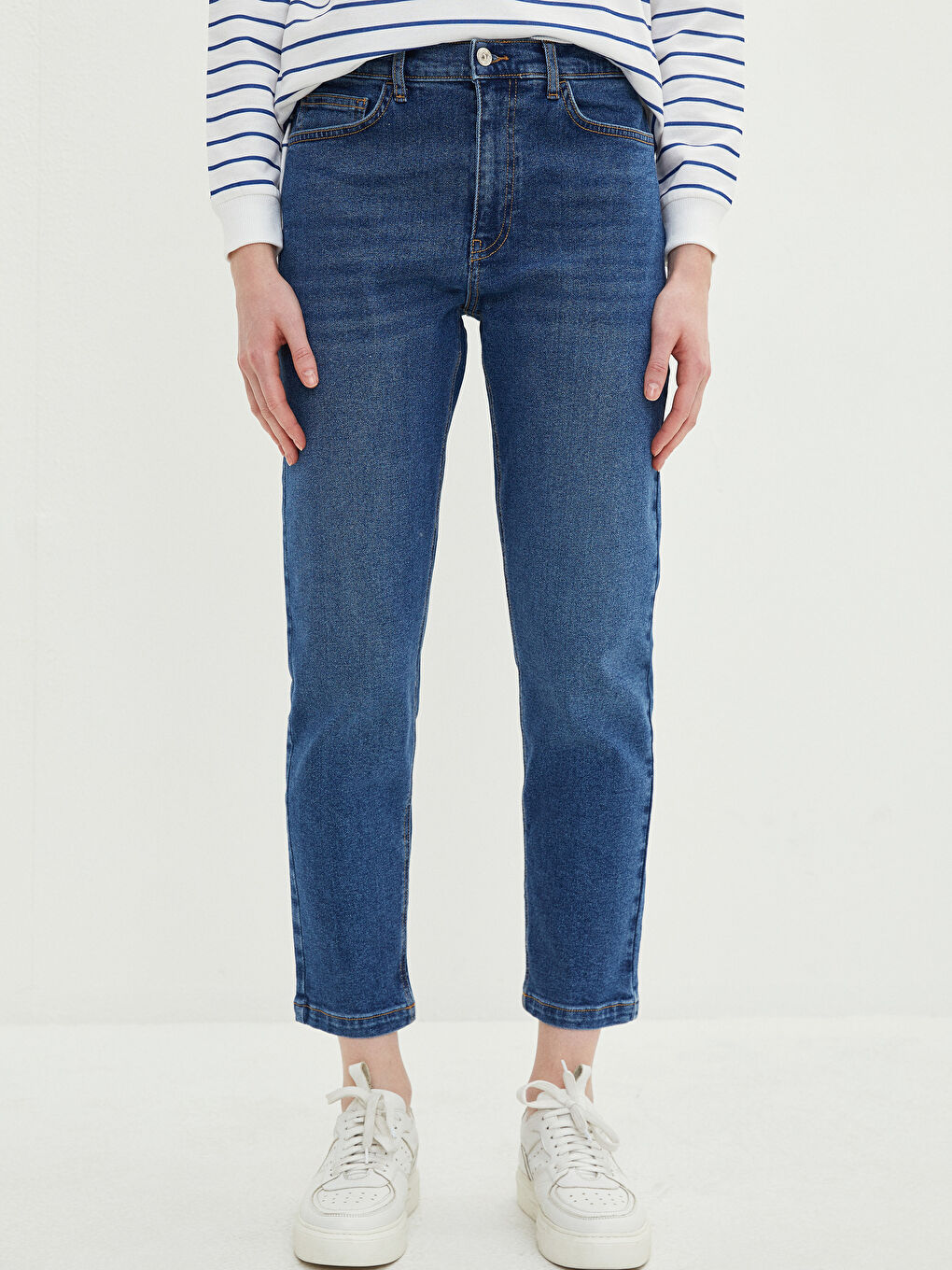 Jean Rodeo Ajustement Standard avec Détails de Poches pour Femmes-3