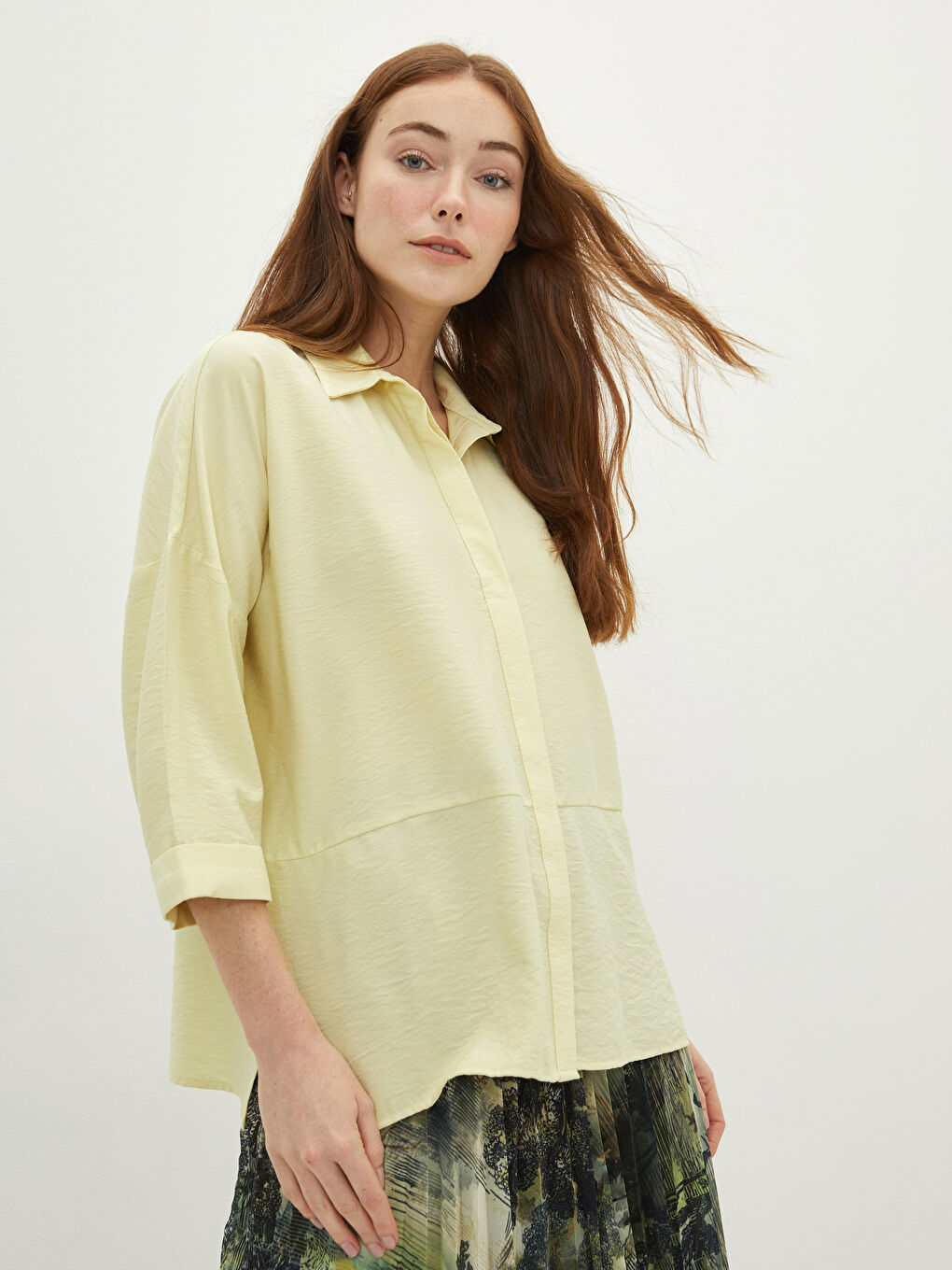 Chemise Femme à Manches Courtes Droite avec Fermeture à Boutons sur le Devant