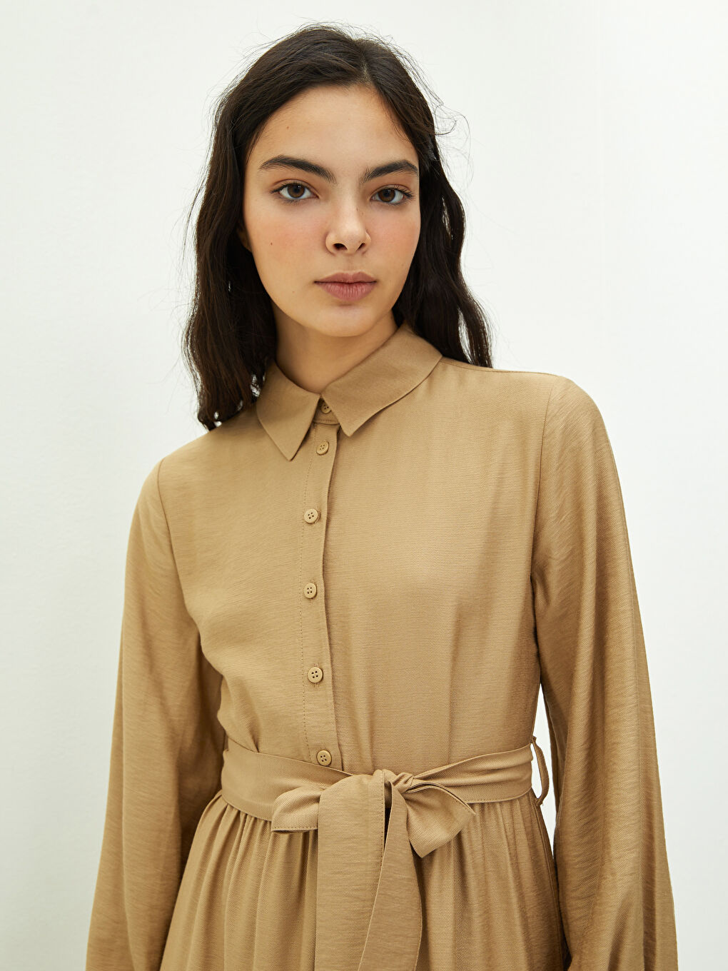 Bej Gömlek Yaka Düz Uzun Kollu Beli Kuşaklı Viskon Kadın Elbise-2