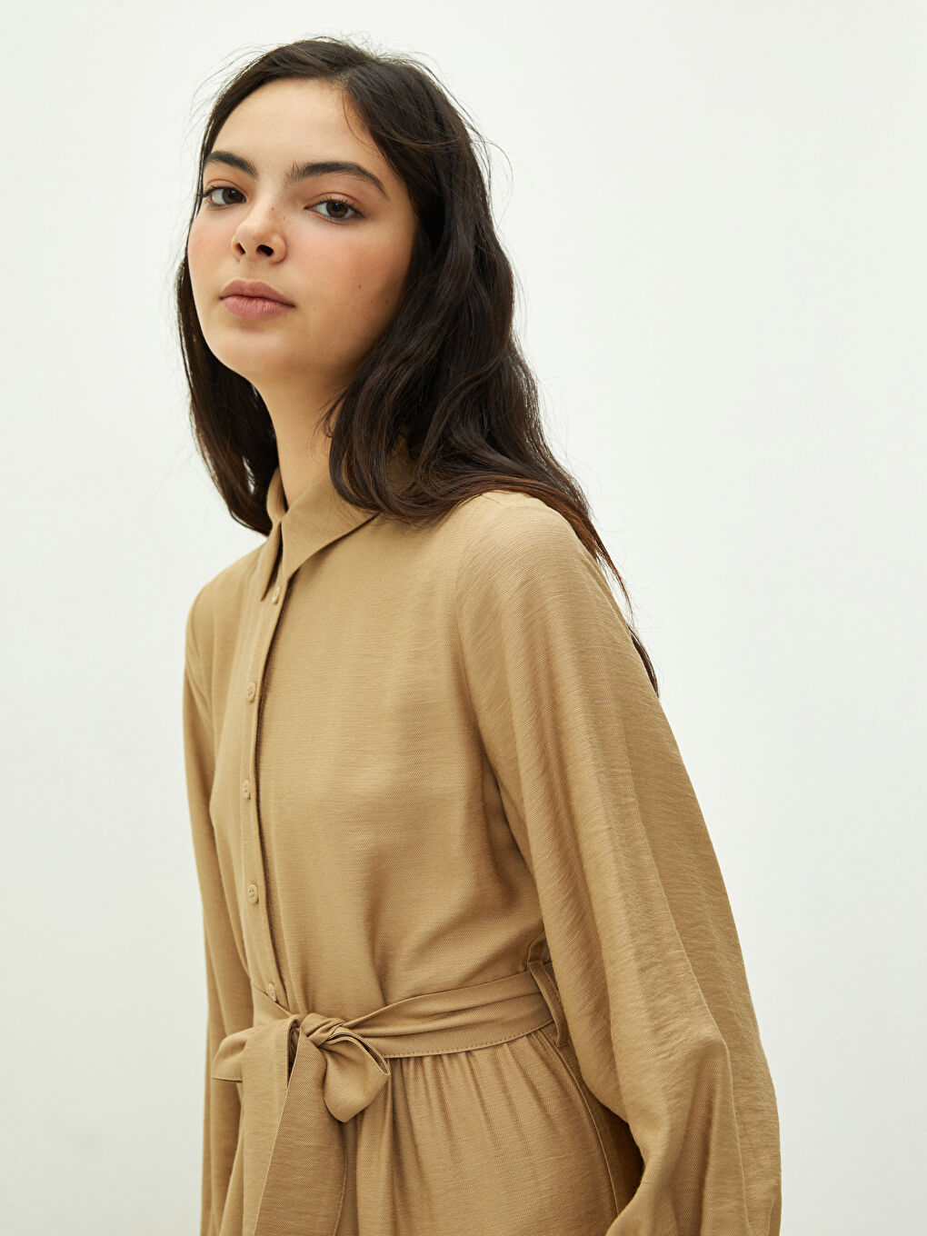 Bej Gömlek Yaka Düz Uzun Kollu Beli Kuşaklı Viskon Kadın Elbise-3