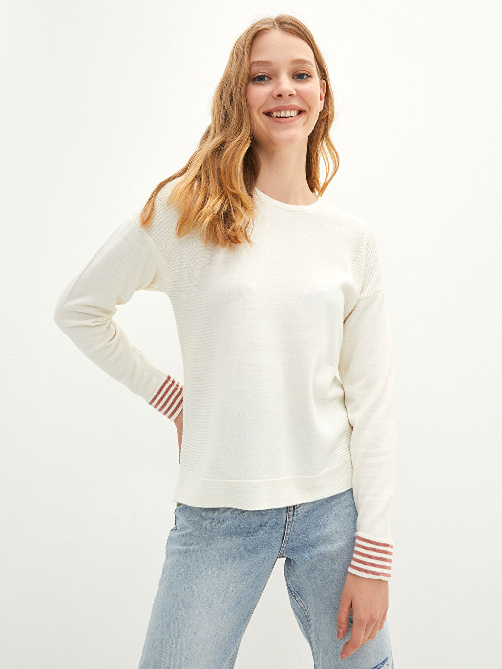 Ekru Bisiklet Yaka Kendinden Desenli Uzun Kollu Kadın Triko Kazak