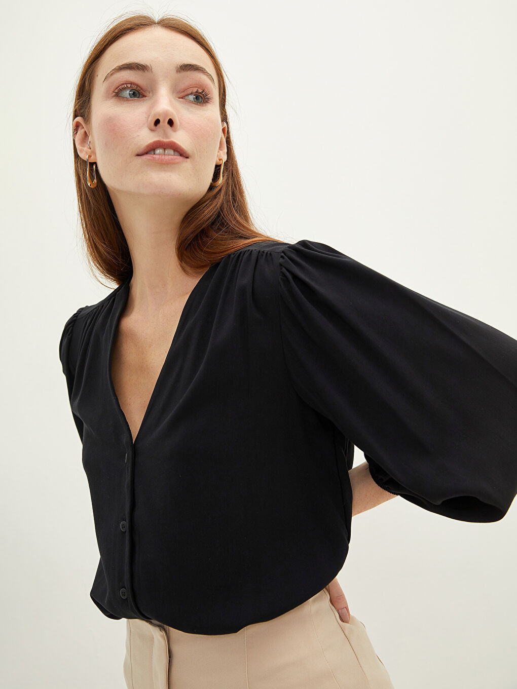 Блузка из вискозы с V-образным вырезом, прямым кроем и длинным рукавом для женщин