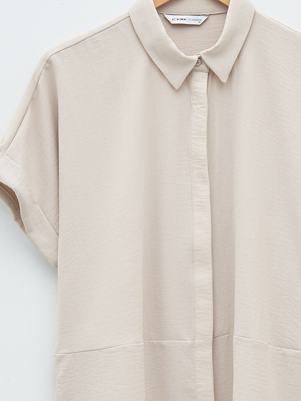 Bej Önden Düğme Kapamalı Düz Kısa Kollu Krep Kumaş Kadın Gömlek-8