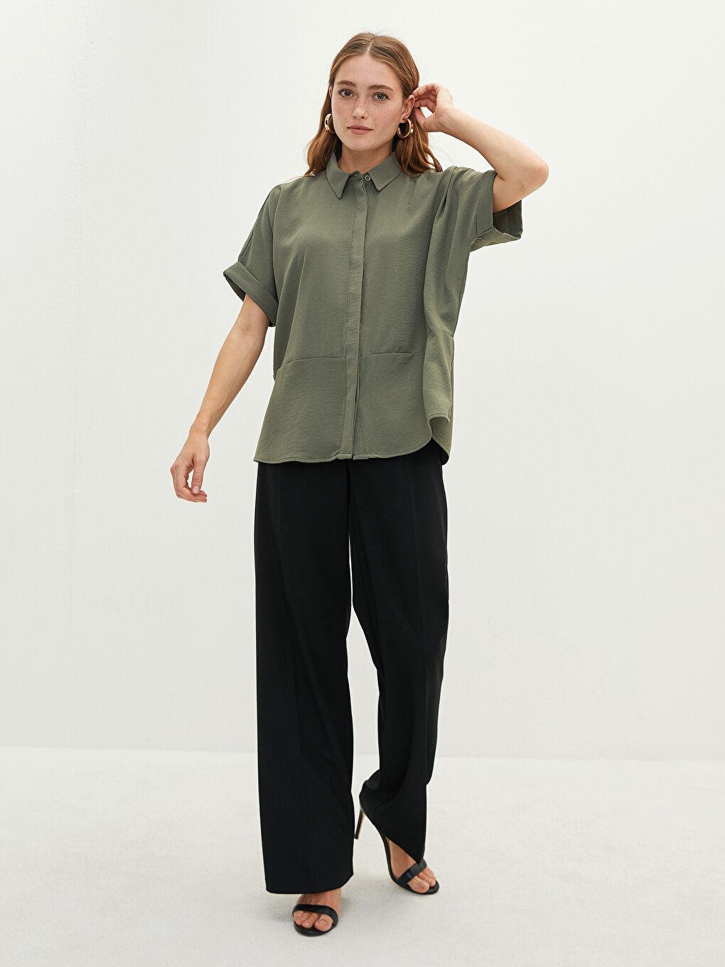 Haki Önden Düğme Kapamalı Düz Kısa Kollu Krep Kumaş Kadın Gömlek-3
