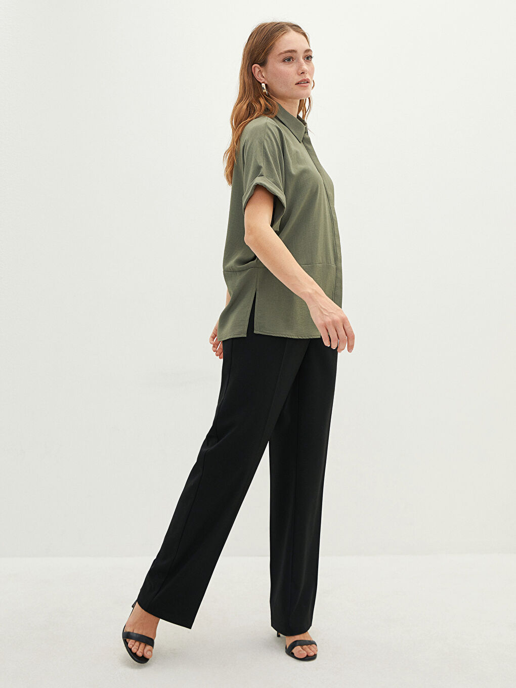 Haki Önden Düğme Kapamalı Düz Kısa Kollu Krep Kumaş Kadın Gömlek-4