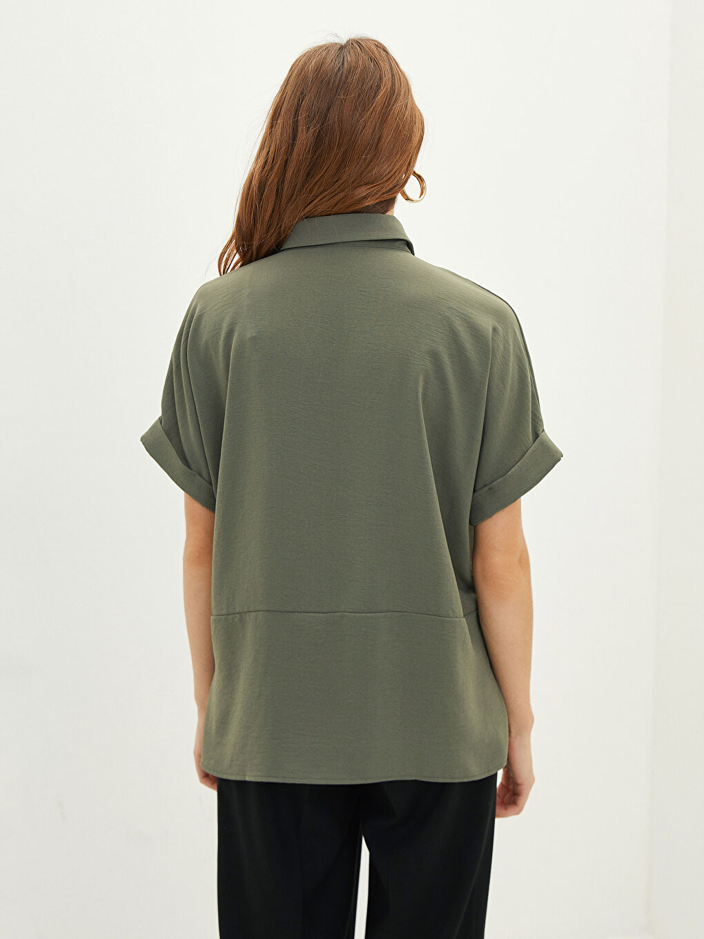 Haki Önden Düğme Kapamalı Düz Kısa Kollu Krep Kumaş Kadın Gömlek-5
