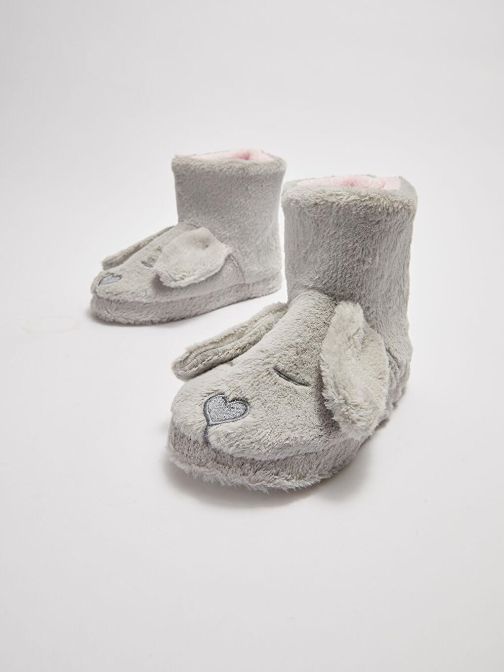 Gri Nakış Detaylı 3D Aplikeli Pelüş Kadın Ev Botu-4