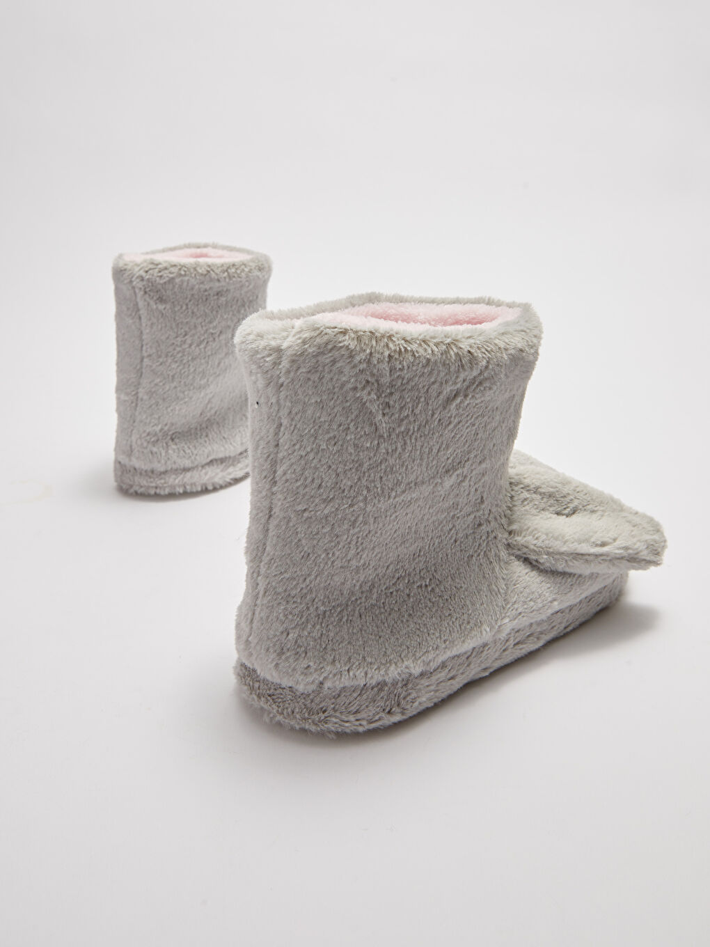 Gri Nakış Detaylı 3D Aplikeli Pelüş Kadın Ev Botu-5