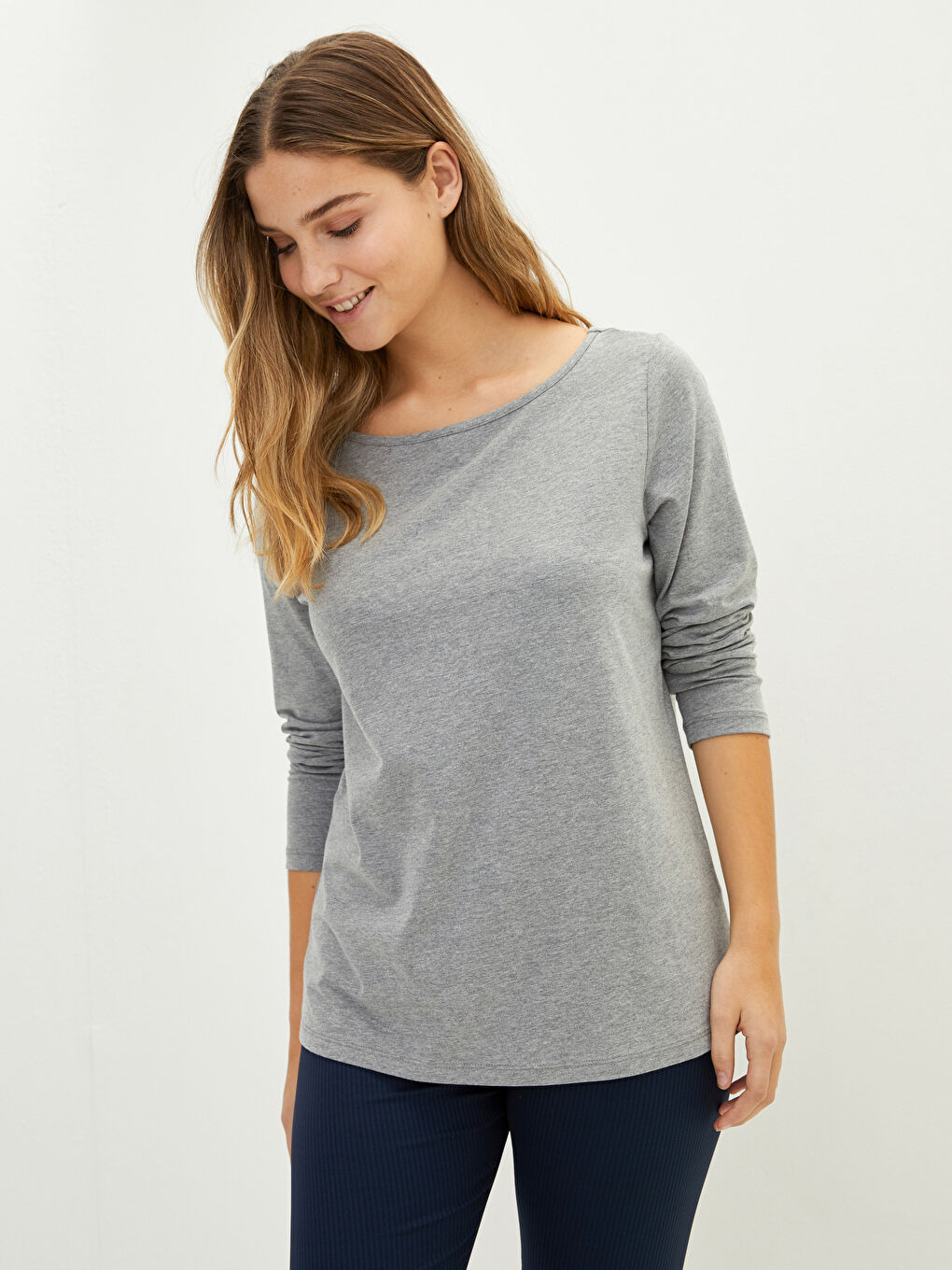 Gri Büyük Beden Bisiklet Yaka Düz Uzun Kollu Kadın Tişört