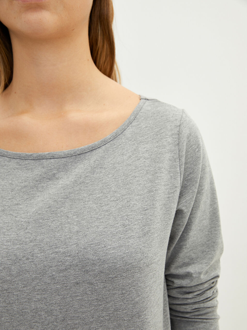 Gri Büyük Beden Bisiklet Yaka Düz Uzun Kollu Kadın Tişört-3