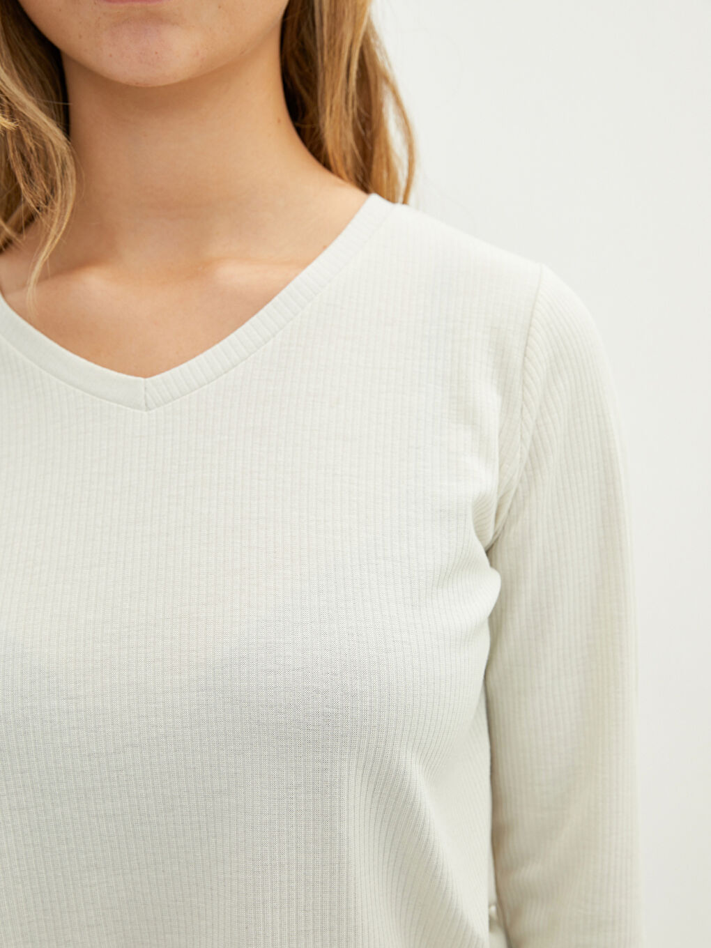 Gri Büyük Beden V Yaka Düz Uzun Kollu Kadın Tişört-3