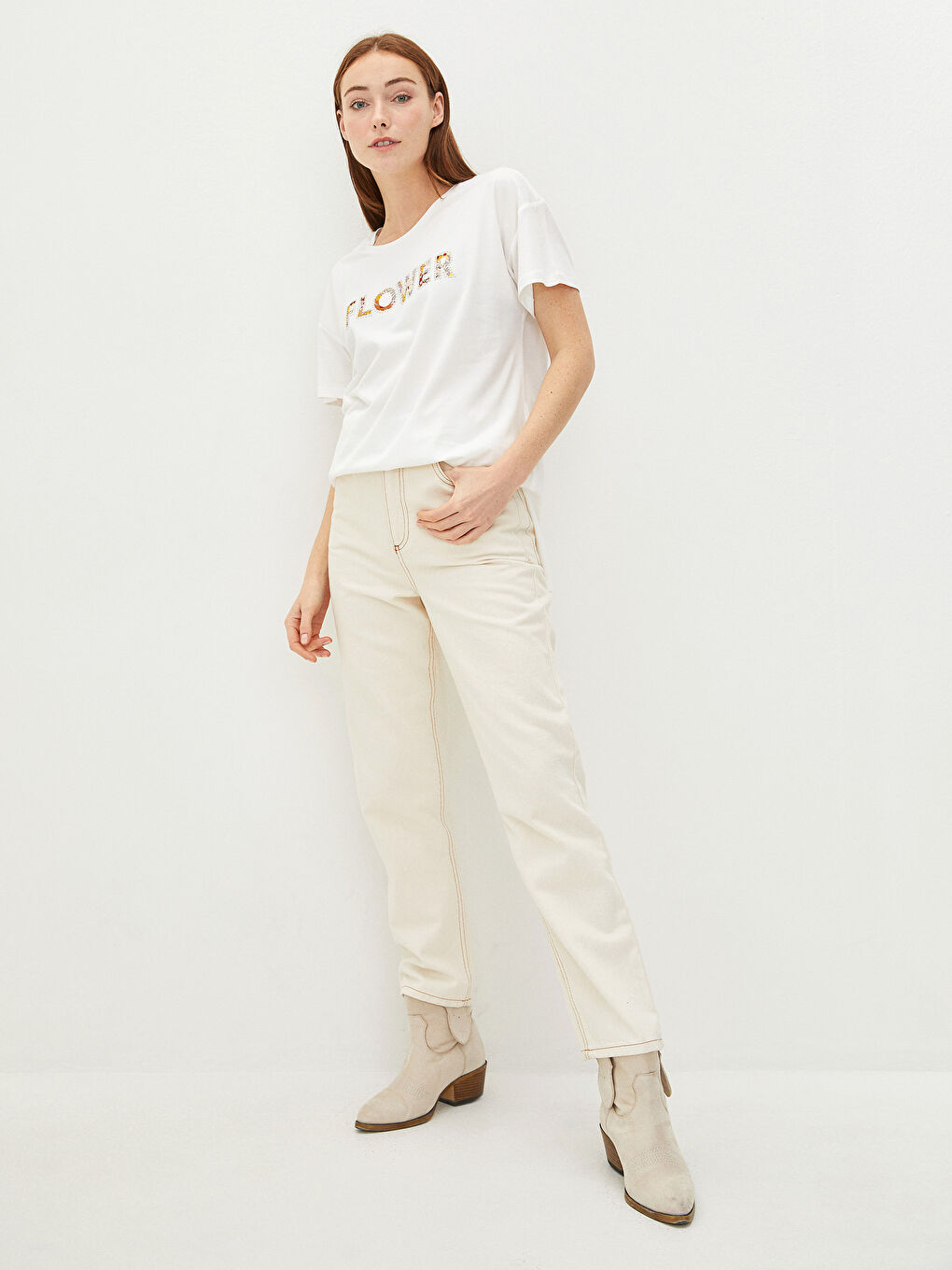 Ekru Bisiklet Yaka Yazı Baskılı Kısa Kollu Kadın Tişört-1