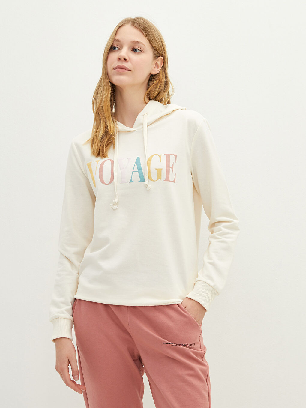 Bej Kapüşonlu Yazı Baskılı Uzun Kollu Kadın Sweatshirt