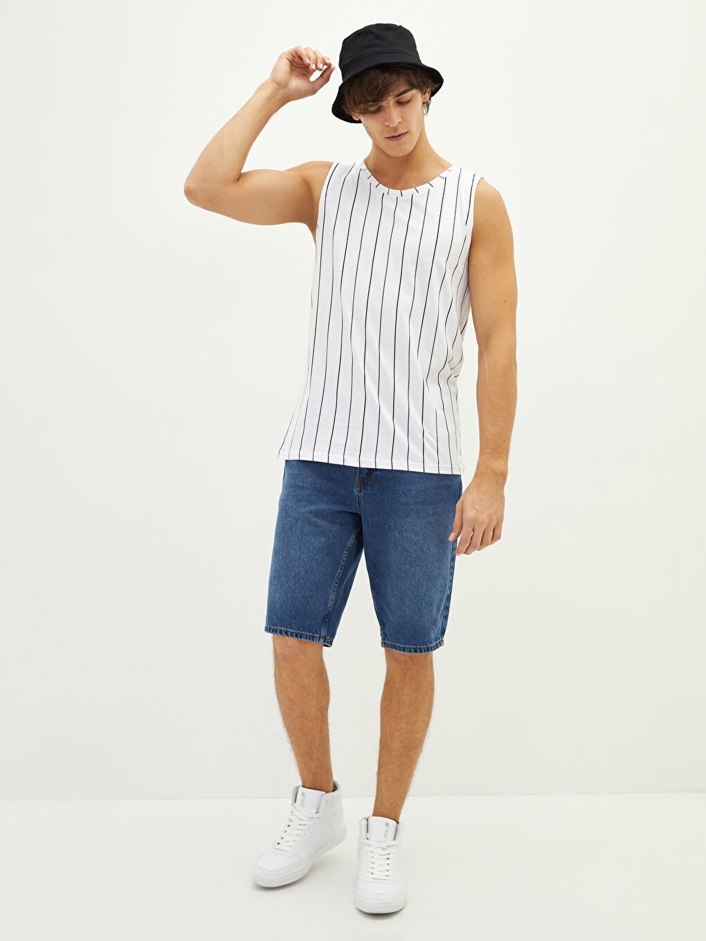 Beyaz Bisiklet Yaka Baskılı Pamuklu Erkek Kolsuz Tişört-2