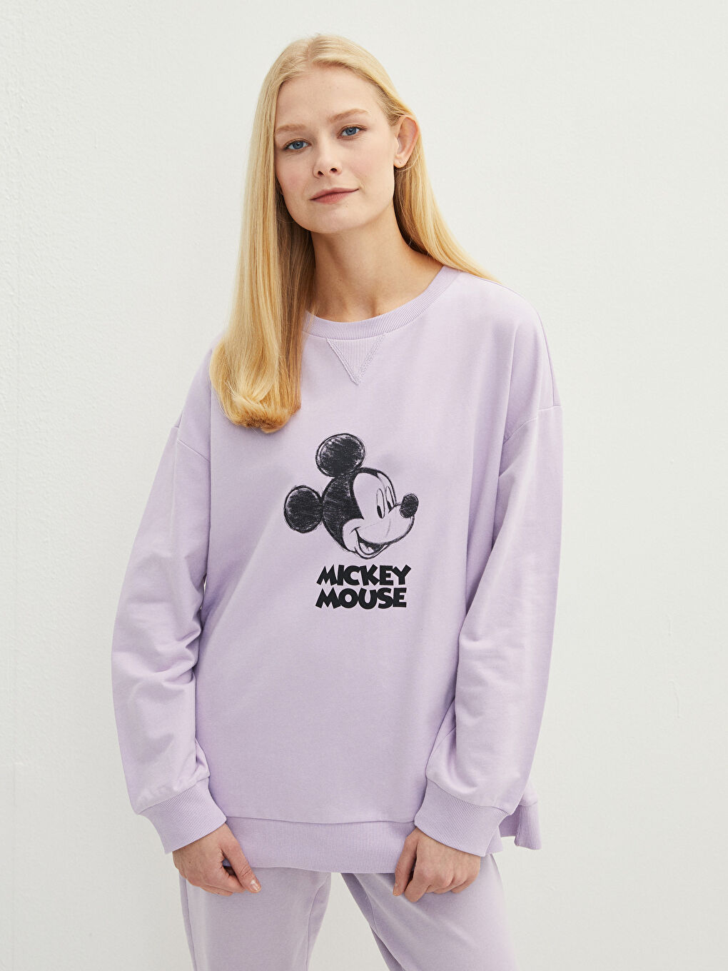 LC WAIKIKI Lila Büyük Beden Bisiklet Yaka Mickey Mouse Baskılı Uzun Kollu Pamuklu Kadın Sweatshirt - 3