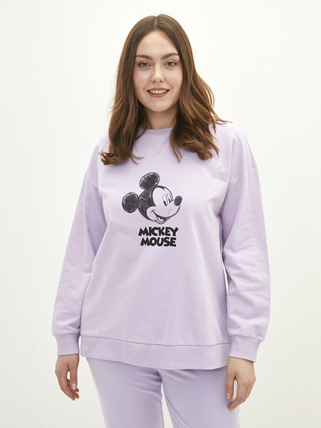 LC WAIKIKI Lila Büyük Beden Bisiklet Yaka Mickey Mouse Baskılı Uzun Kollu Pamuklu Kadın Sweatshirt