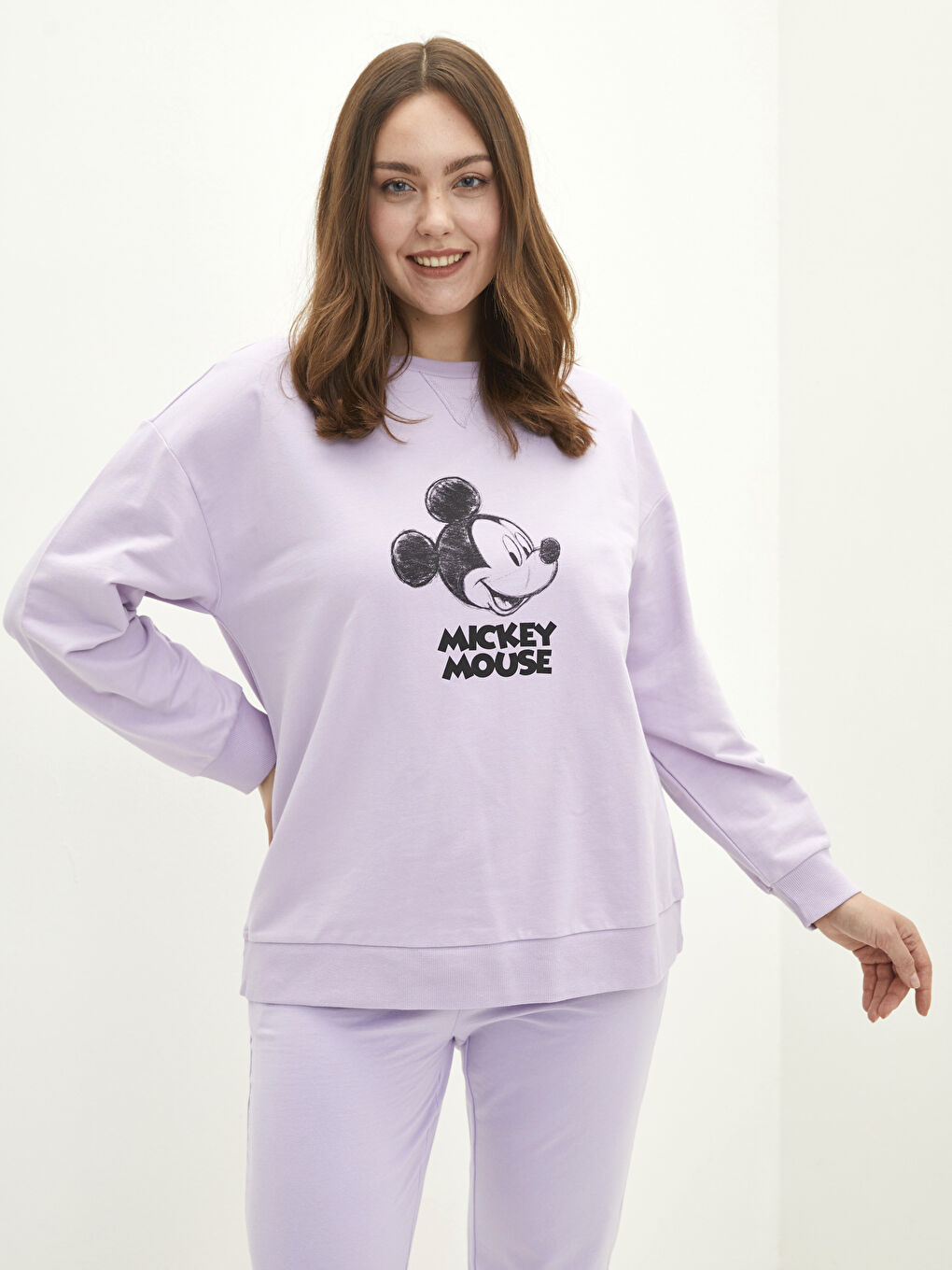 LC WAIKIKI Lila Büyük Beden Bisiklet Yaka Mickey Mouse Baskılı Uzun Kollu Pamuklu Kadın Sweatshirt - 2