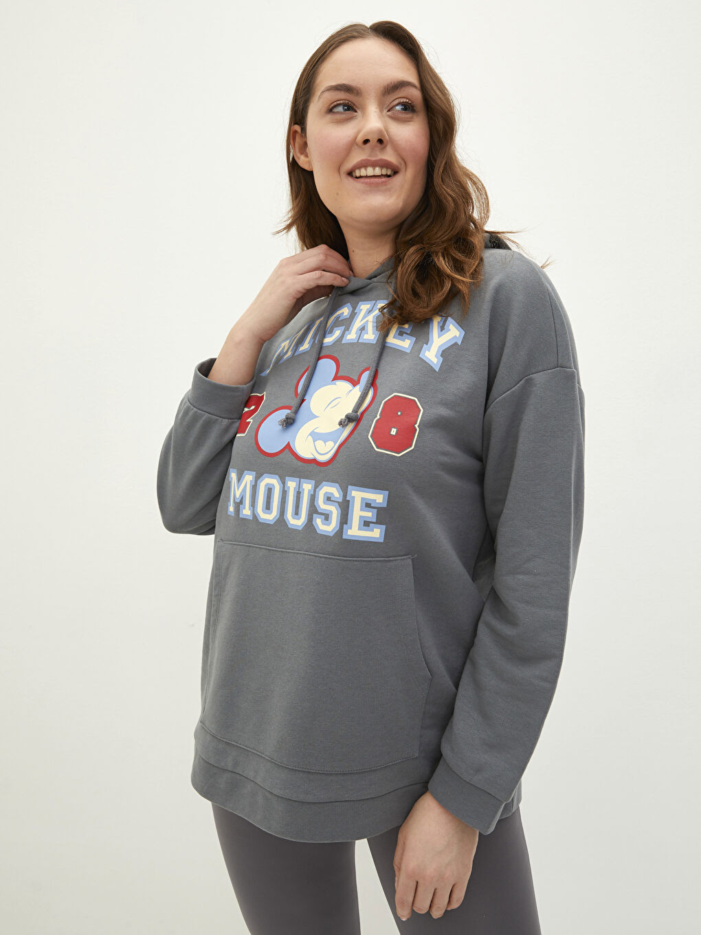 Gri Büyük Beden Mickey Mouse Baskılı Uzun Kollu Kadın Hoodie-1