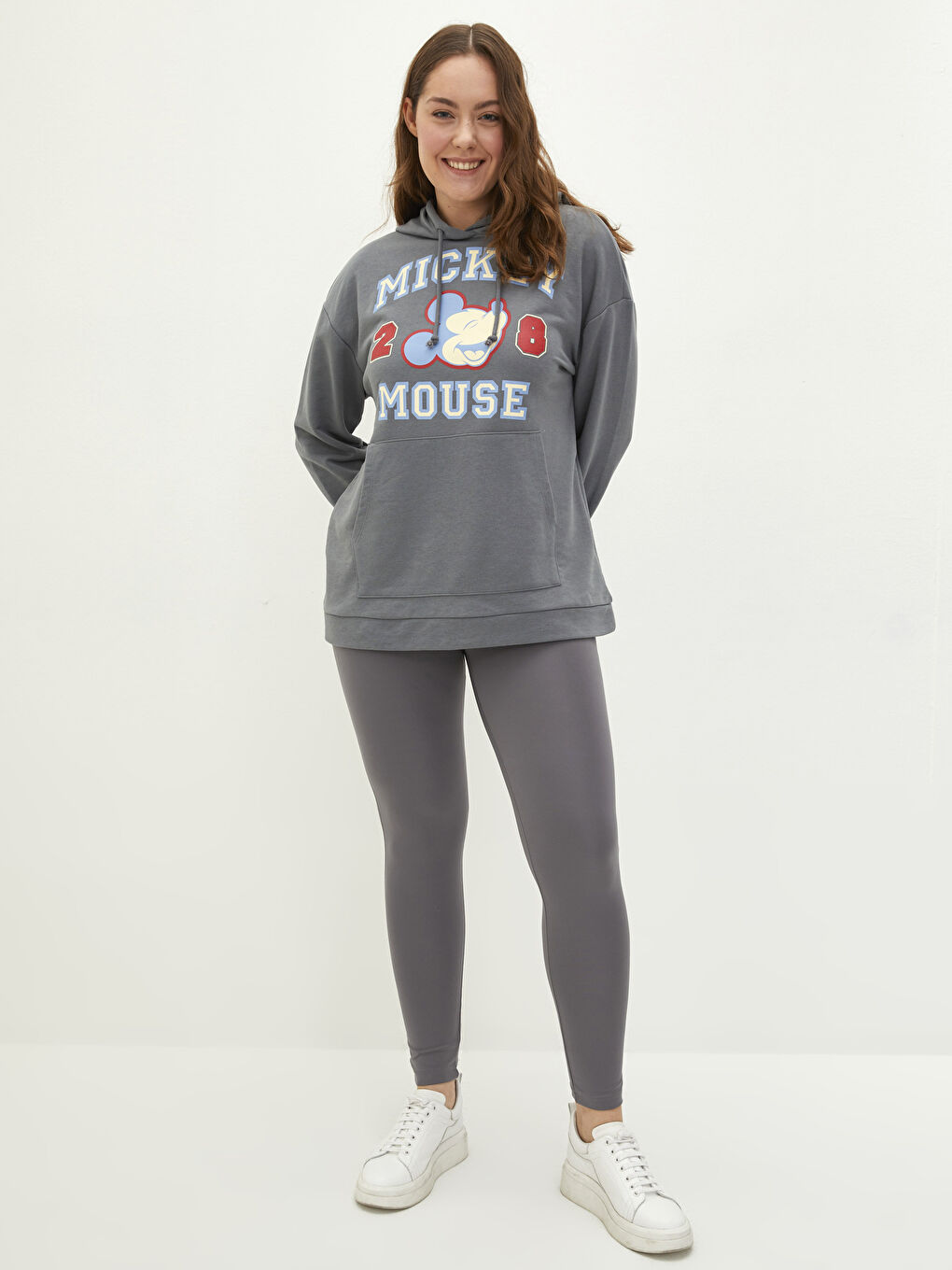 Gri Büyük Beden Mickey Mouse Baskılı Uzun Kollu Kadın Hoodie-2