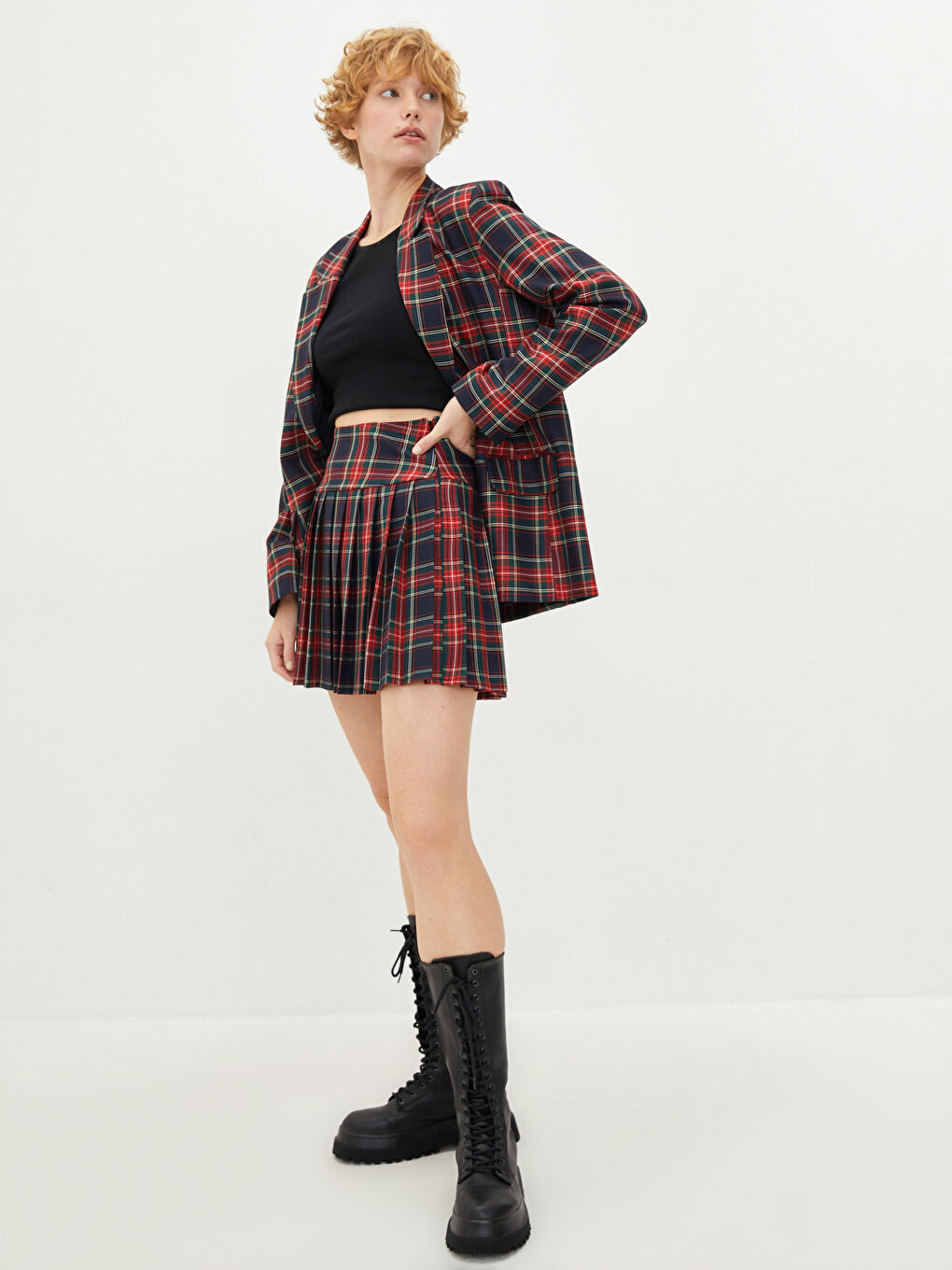 جيبة بكسرات بخصر بسوستة كاروهات بوبلين للسيدات