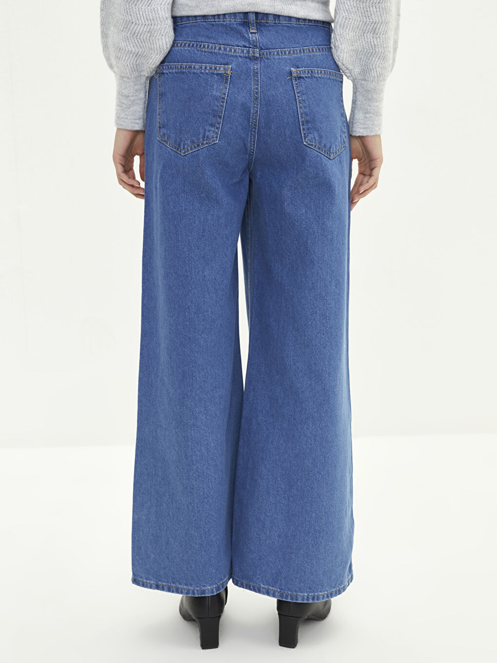 İndigo Standart Fit Cep Detaylı Kadın Rodeo Jean Pantolon-8