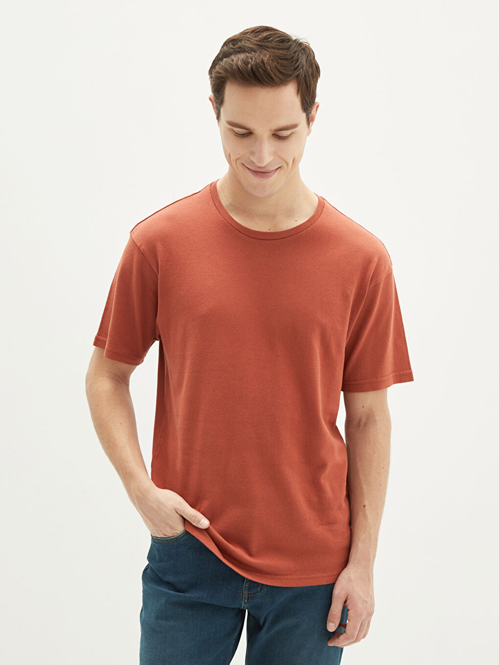 سترة تريكو بياقة دائرية وكم قصير للرجال