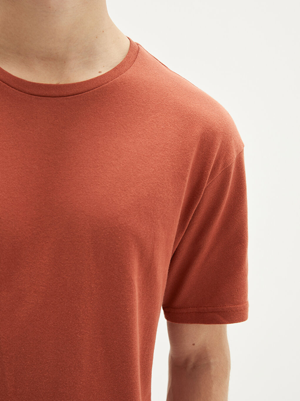 سترة تريكو بياقة دائرية وكم قصير للرجال-3